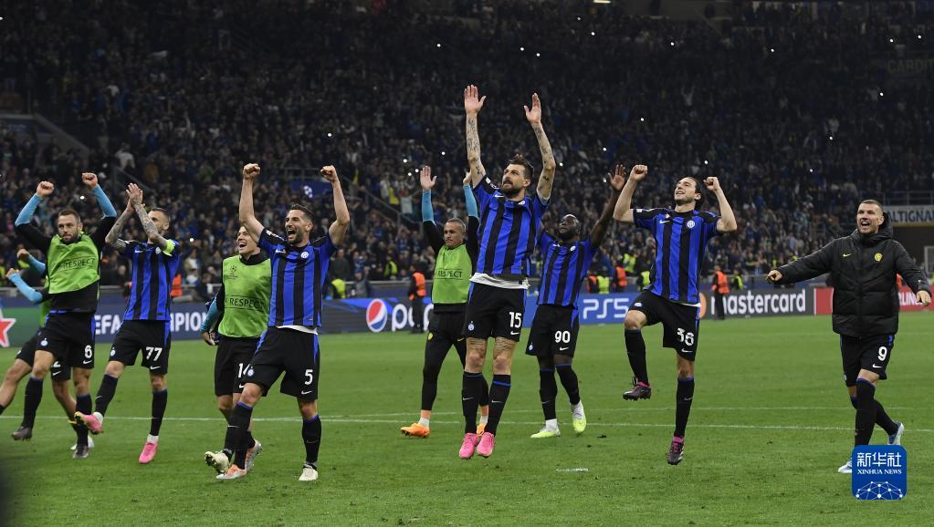 在上海旅游的奇塔迪尼重返海港俱乐部，拜访昔日教练和队友