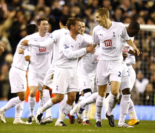 为国征战，感谢有你！国足官方为刚刚退役的尹鸿博送上祝福（国足官方送别尹鸿博：感谢为国而战，祝福踏上新程）