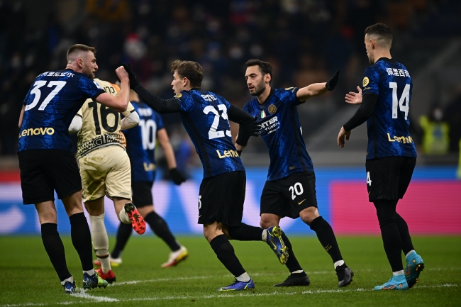 格纳布里：很高兴能拿下比赛，但最让人激动的是阿方索的回归