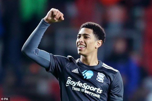 拜仁vs弗赖堡：奥利塞、比朔夫首发，基米希、伊藤洋辉替补