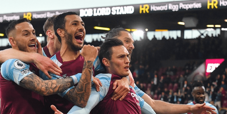 2025／26赛季英超：纽卡斯尔联4-1完胜埃弗顿，打破客场不胜魔咒（2025／26英超：纽卡斯尔联4比1击败埃弗顿，客场不胜纪录作古）