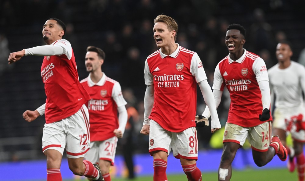 强强对决，拜仁本赛季德甲从未落后，勒沃库森每场都先进球（巅峰对话：拜仁本季德甲未曾落后，勒沃库森场场先拔头筹）