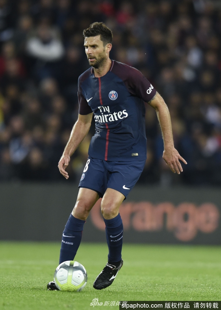 吕文君庆祝夺冠：是海港的三连冠，更是上海的三连冠