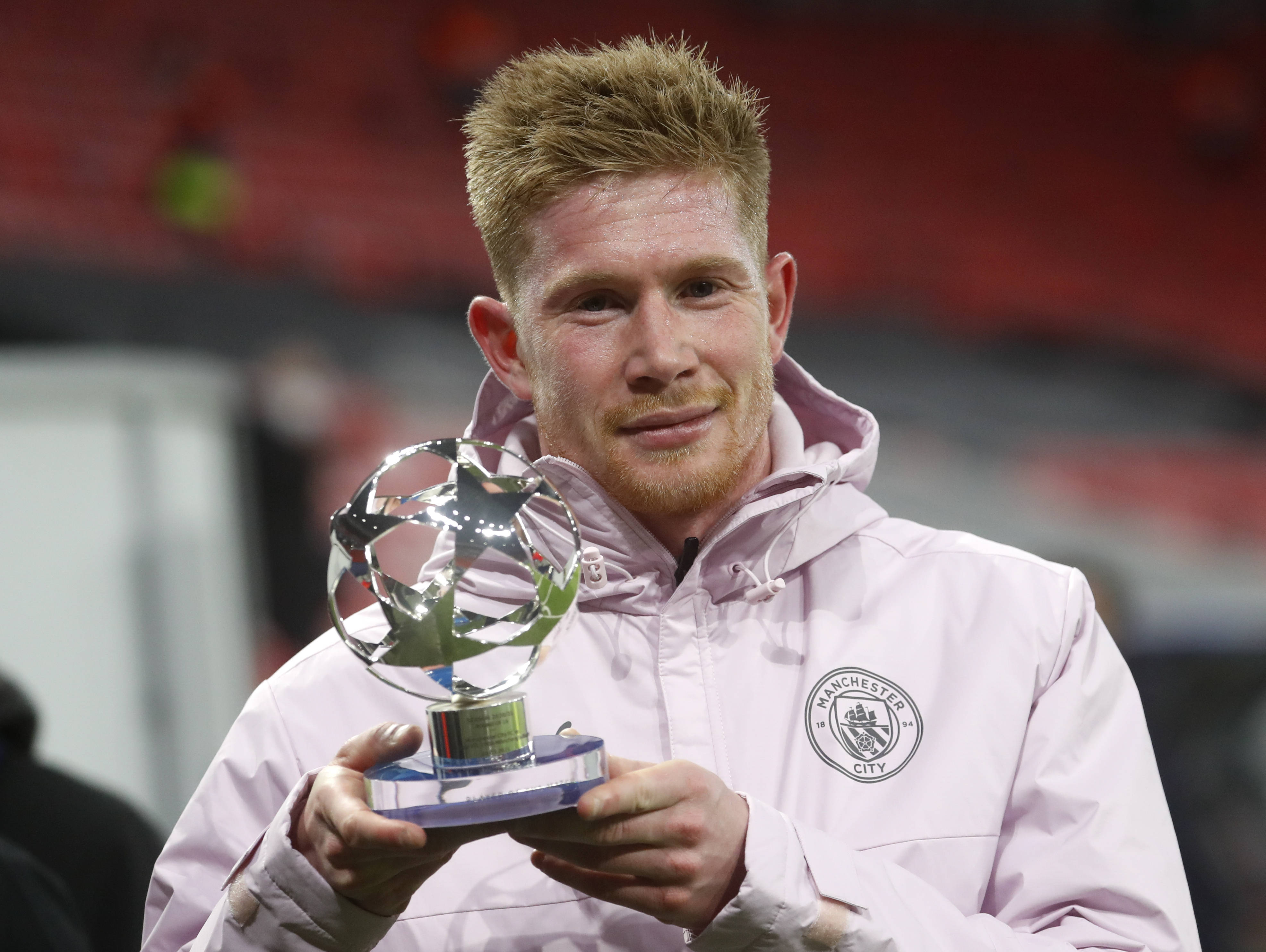 拜仁将创下德甲44轮连续领跑纪录，打破自己1973年创造的纪录（拜仁将以德甲连续44轮占据榜首，刷新1973年队史纪录）