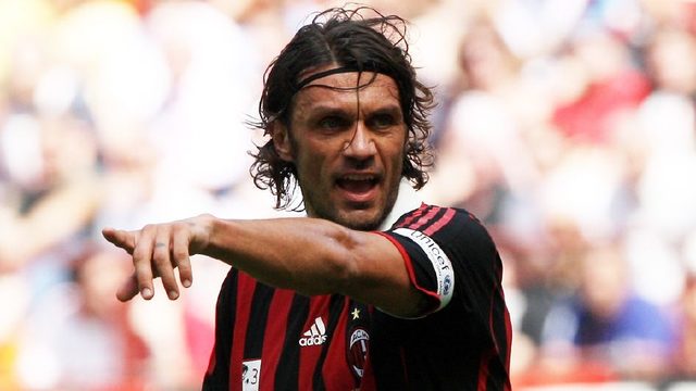 梅西杯开战，梅西和苏亚雷斯现场观战巴萨U16和河床U16的比赛