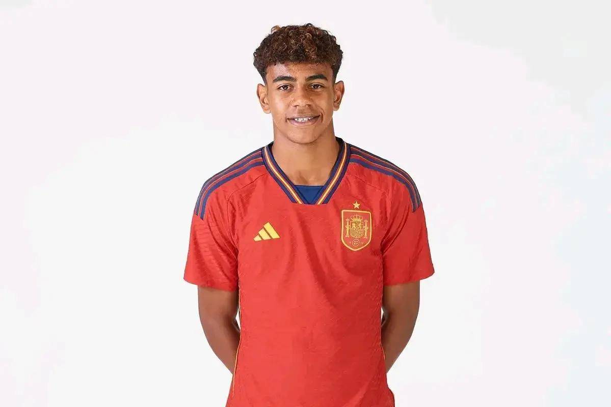 小贝：我希望梅西退役后住迈阿密，但他说只想住在诺坎普附近