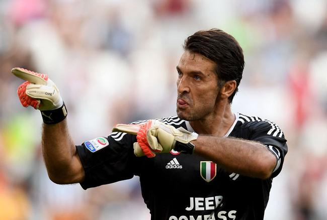 传奇奥斯卡满血复活看海港亚冠 球迷喊队危 ！速归！（奥斯卡状态回勇现身海港亚冠，球迷高呼：球队告急，尽快回归！）